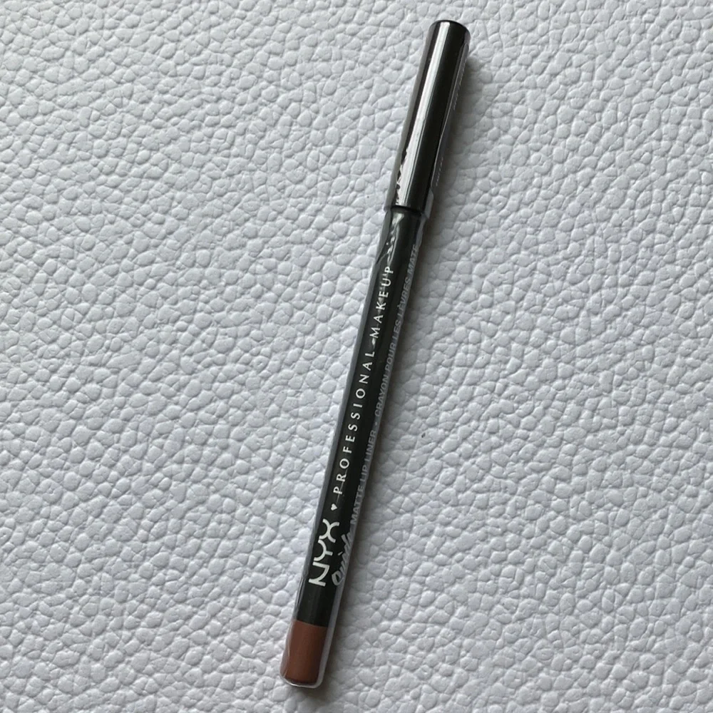 ❗️6/$25❗️NYX Sandstorm Suede Matte Lip Liner